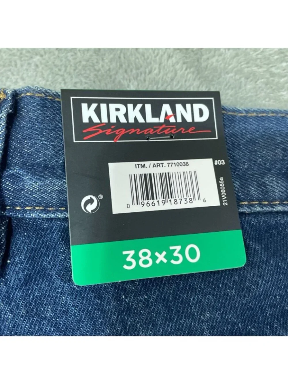 NWT Kirkland Signature Men's 38x30 Blue Jeans Denim Straight Fit